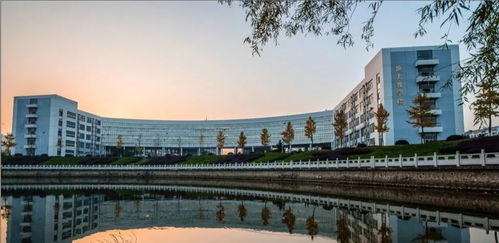 華中科技大學(xué)新增人工智能與智能建造專業(yè)，同時(shí)歡迎報(bào)考公共衛(wèi)生與預(yù)防醫(yī)學(xué)與軟件開發(fā)方向